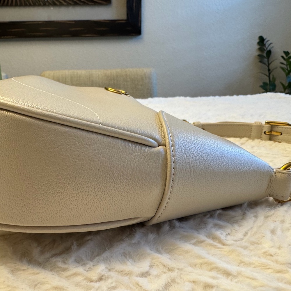 Gucci Beige Leather Shoulder Bag with Gold Chain - Picture 8 of 12